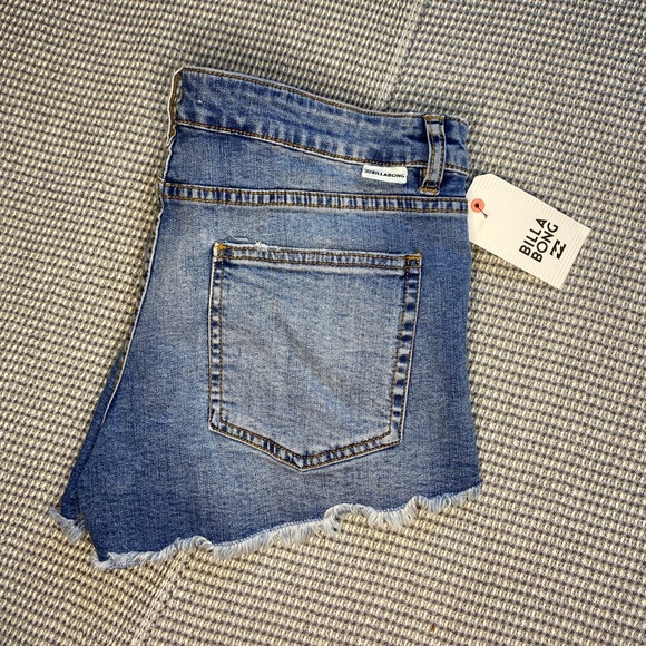NWT Billabong Button Fly Jean Shorts - Picture 2 of 3